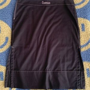 Local 90’s brand Laramy knee length skirt!